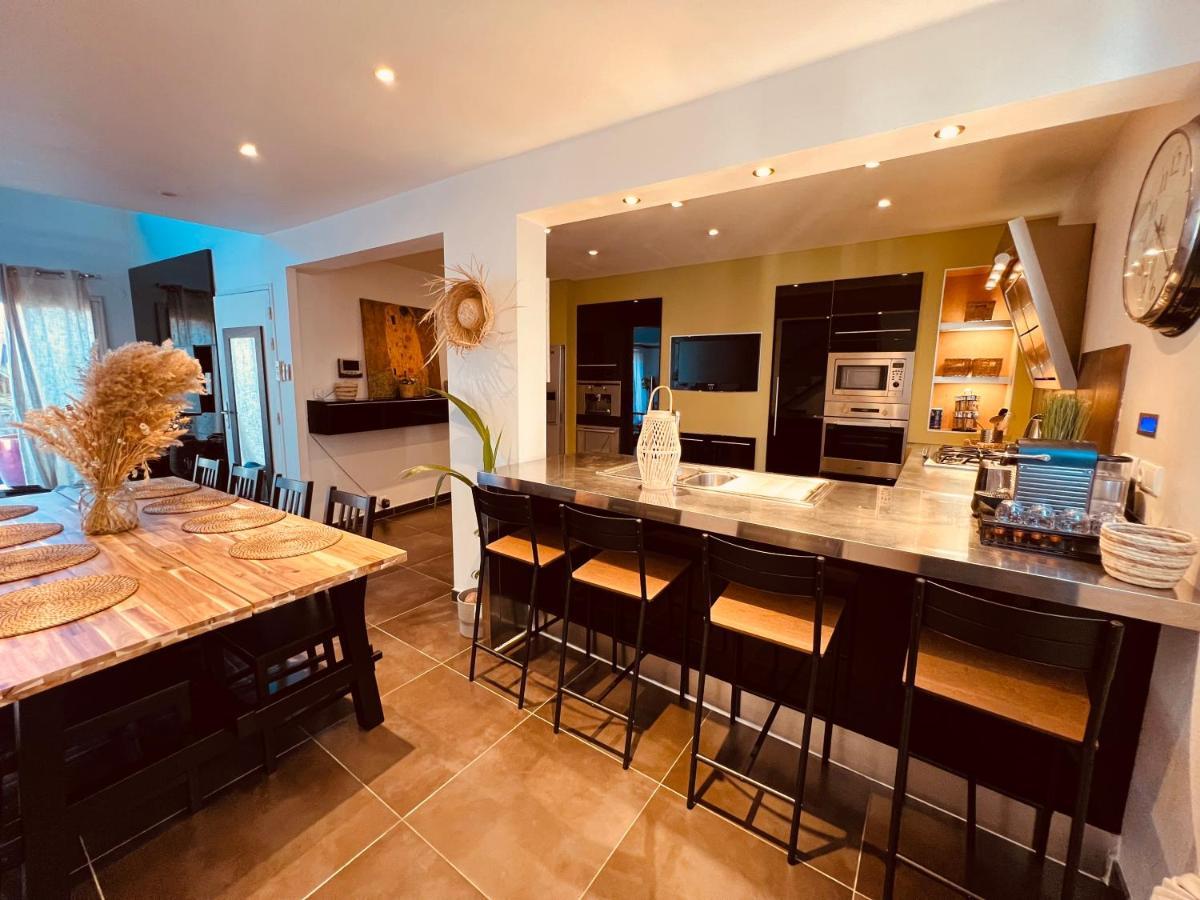 נים Maison De Village Ecusson - Logement Entier - 160M2 - 4Chambres - Centre Ville - Terrasse - Climatise מראה חיצוני תמונה