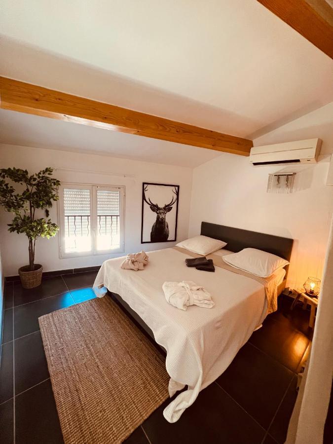 נים Maison De Village Ecusson - Logement Entier - 160M2 - 4Chambres - Centre Ville - Terrasse - Climatise מראה חיצוני תמונה